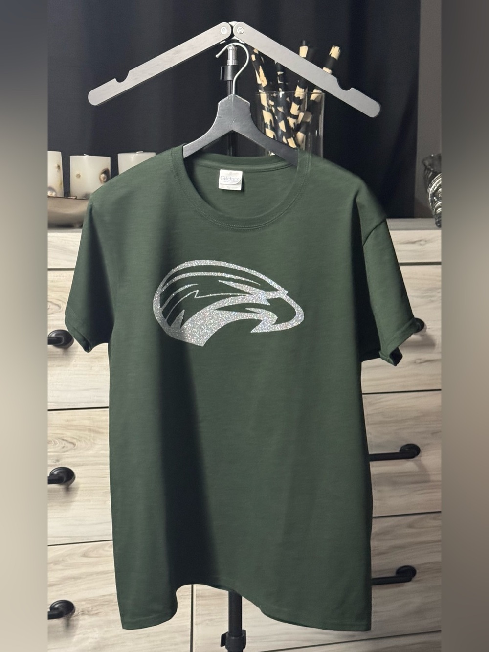 GILDAN Men's Forest Green Graphic T-Shirt with Silver Philadelphia Eagles Log